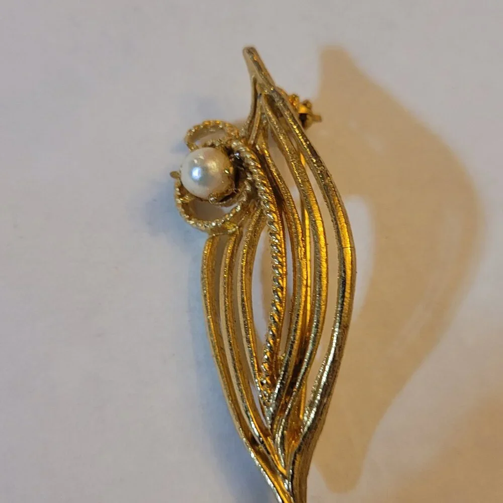Vintage Gold Tone & Faux Pearl‎ Leaf Brooch Elegant Jewelry Accessory (5749)